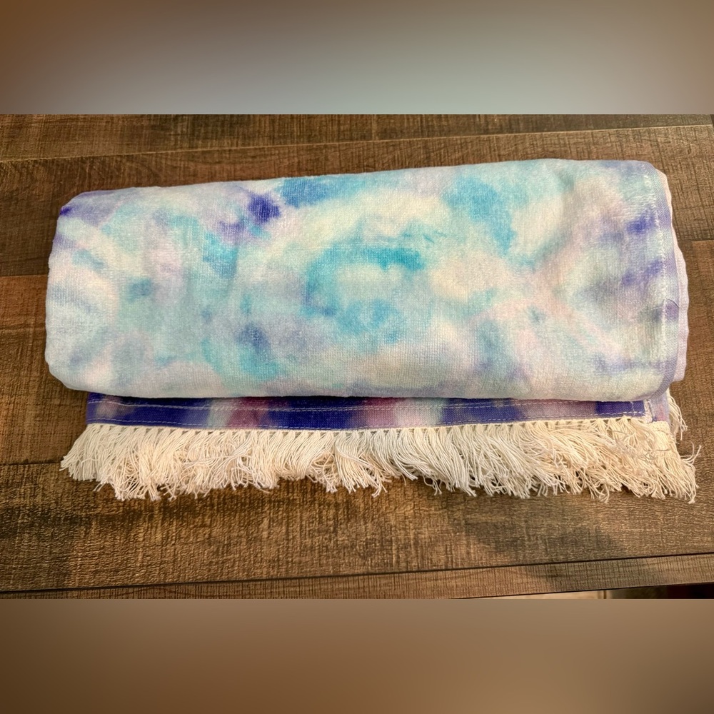 *NWOT* L*Space Tie-Dye Towel - Picture 8 of 9